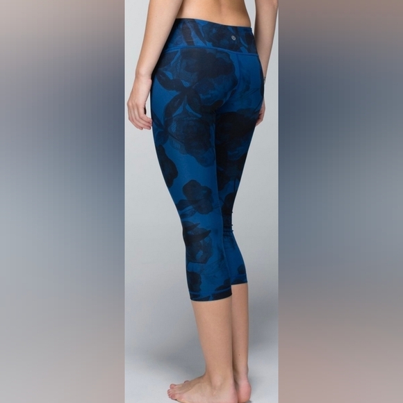 Lululemon Wunder Under Crop II *Full-On Luxtreme Jumbo Inky Floral Black Inkwell - Picture 2 of 7